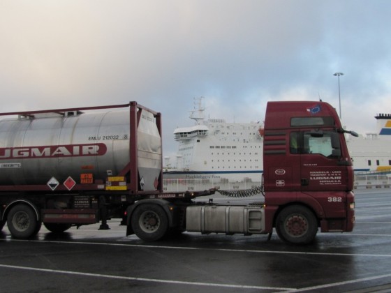 Im Hafen von Rostock, warten auf die Fähre nach Gedser/Dänemark.